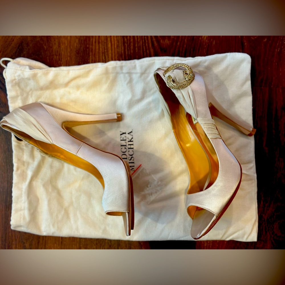 Badgley Mischka satin pumps vintage